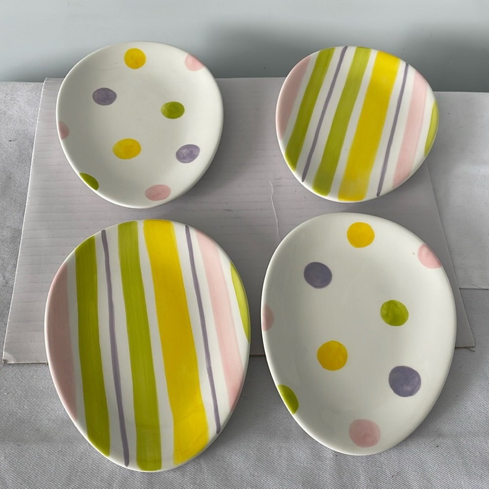 TAG appetizer plates Egg Shaped Plate Set (4 appetizer plates)